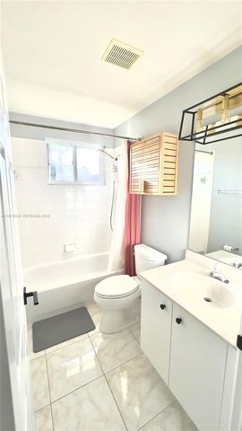 12625 NW 56th St, Coral Springs, FL 33076
