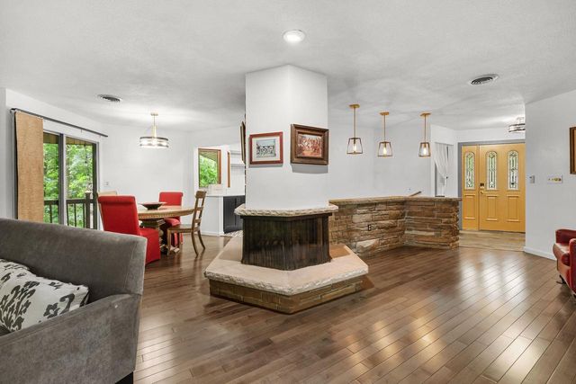 W6439 LAKEVIEW COURT, Menasha, WI 54952
