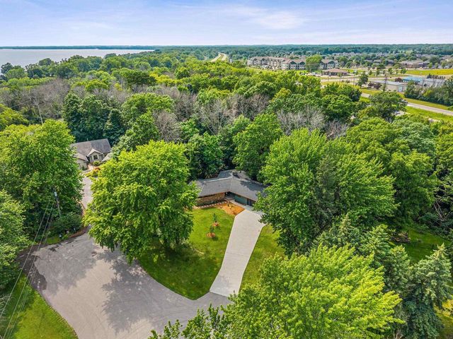 W6439 LAKEVIEW COURT, Menasha, WI 54952