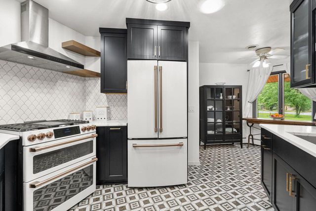 W6439 LAKEVIEW COURT, Menasha, WI 54952