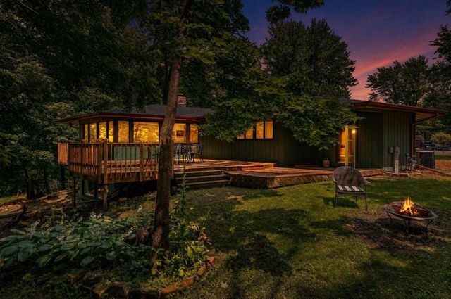 W6439 LAKEVIEW COURT, Menasha, WI 54952