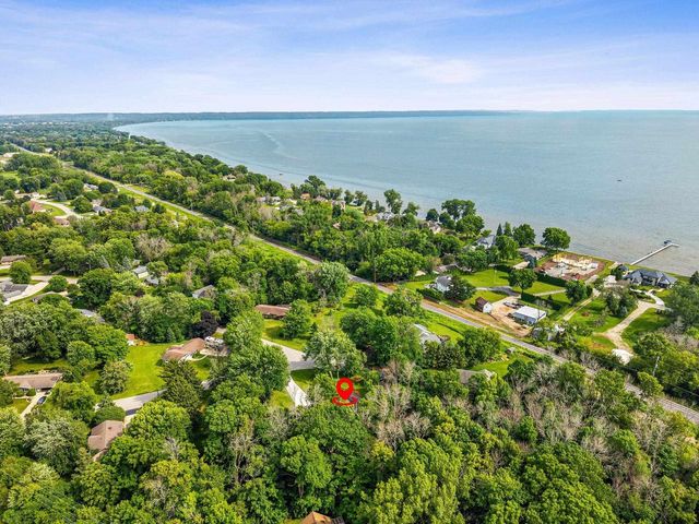 W6439 LAKEVIEW COURT, Menasha, WI 54952