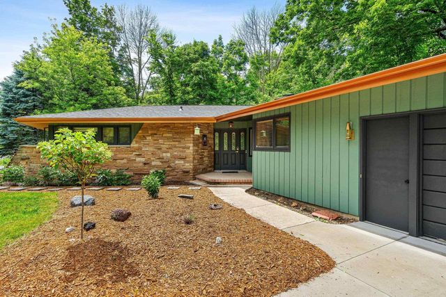 W6439 LAKEVIEW COURT, Menasha, WI 54952