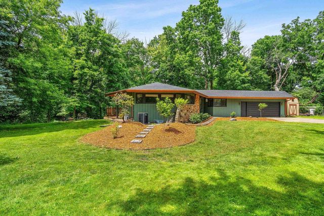 W6439 LAKEVIEW COURT, Menasha, WI 54952