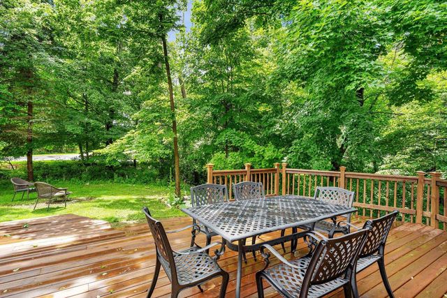 W6439 LAKEVIEW COURT, Menasha, WI 54952
