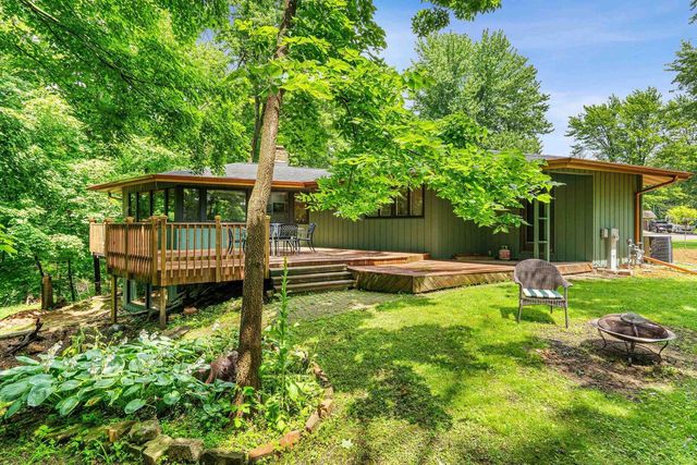 W6439 LAKEVIEW COURT, Menasha, WI 54952