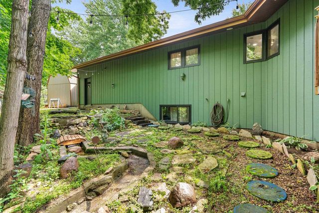 W6439 LAKEVIEW COURT, Menasha, WI 54952