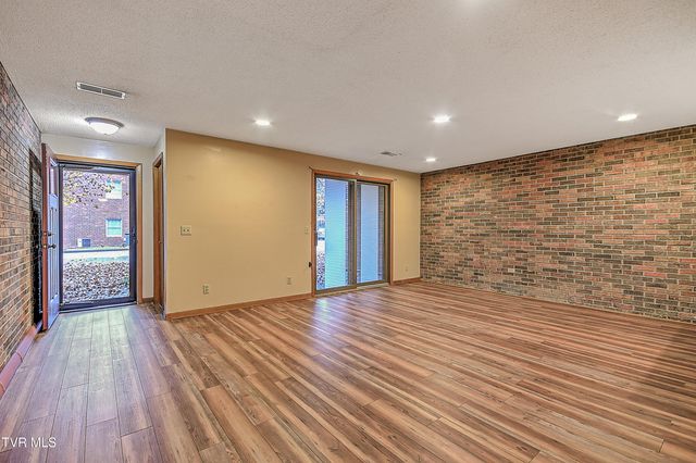 500 Fleetwood Drive 7, Kingsport, TN 37660