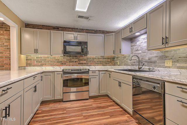 500 Fleetwood Drive 7, Kingsport, TN 37660