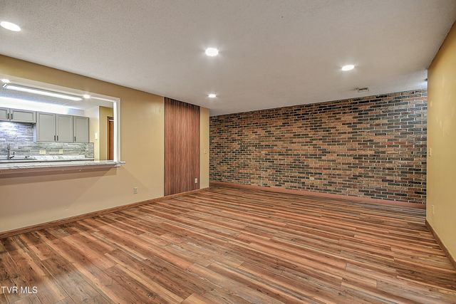 500 Fleetwood Drive 7, Kingsport, TN 37660