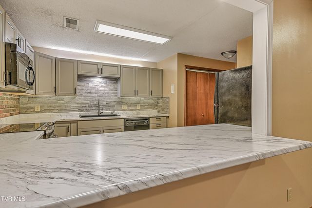 500 Fleetwood Drive 7, Kingsport, TN 37660