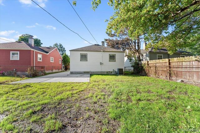 1582 Gregory Avenue, Lincoln Park, MI 48146