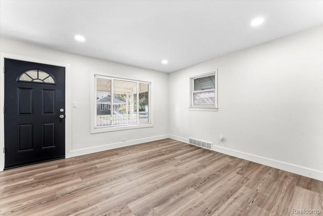1582 Gregory Avenue, Lincoln Park, MI 48146