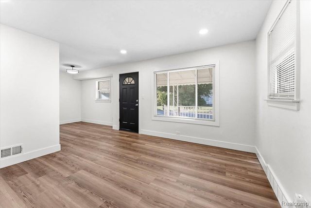 1582 Gregory Avenue, Lincoln Park, MI 48146