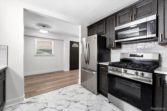 1582 Gregory Avenue, Lincoln Park, MI 48146
