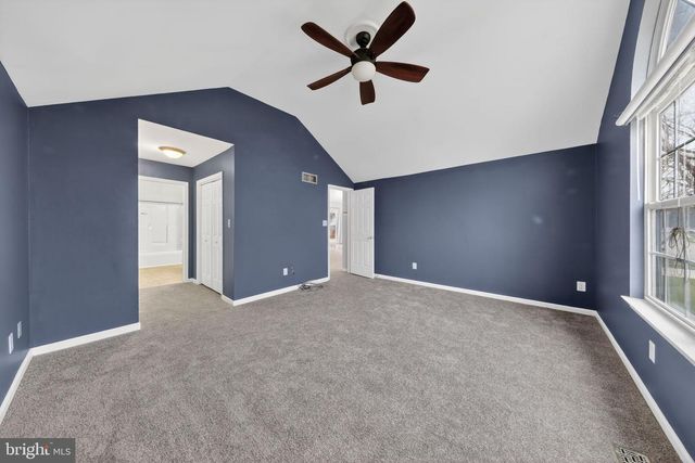 318 HACKBERRY DR, New Castle, DE 19720