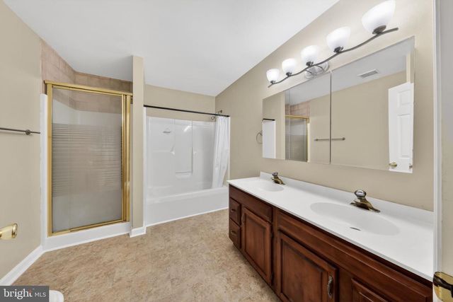 318 HACKBERRY DR, New Castle, DE 19720