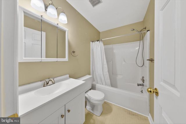 318 HACKBERRY DR, New Castle, DE 19720