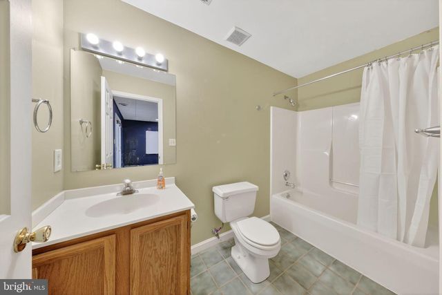 318 HACKBERRY DR, New Castle, DE 19720