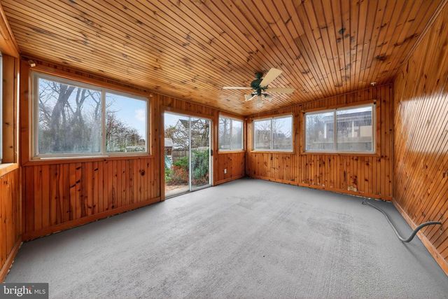 318 HACKBERRY DR, New Castle, DE 19720