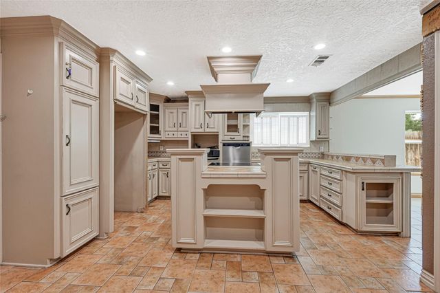 7742 Whidbey Island Drive, Houston, TX 77086