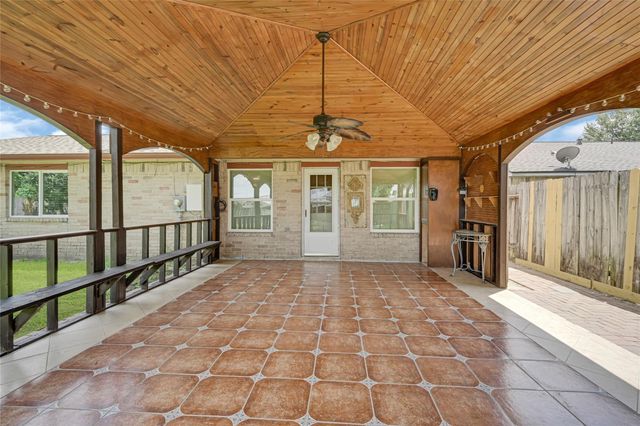 7742 Whidbey Island Drive, Houston, TX 77086