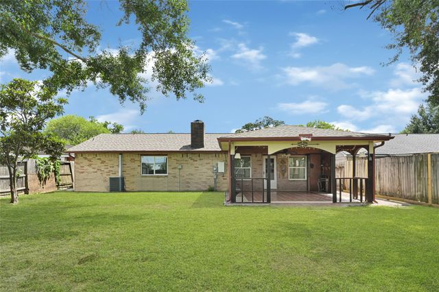 7742 Whidbey Island Drive, Houston, TX 77086