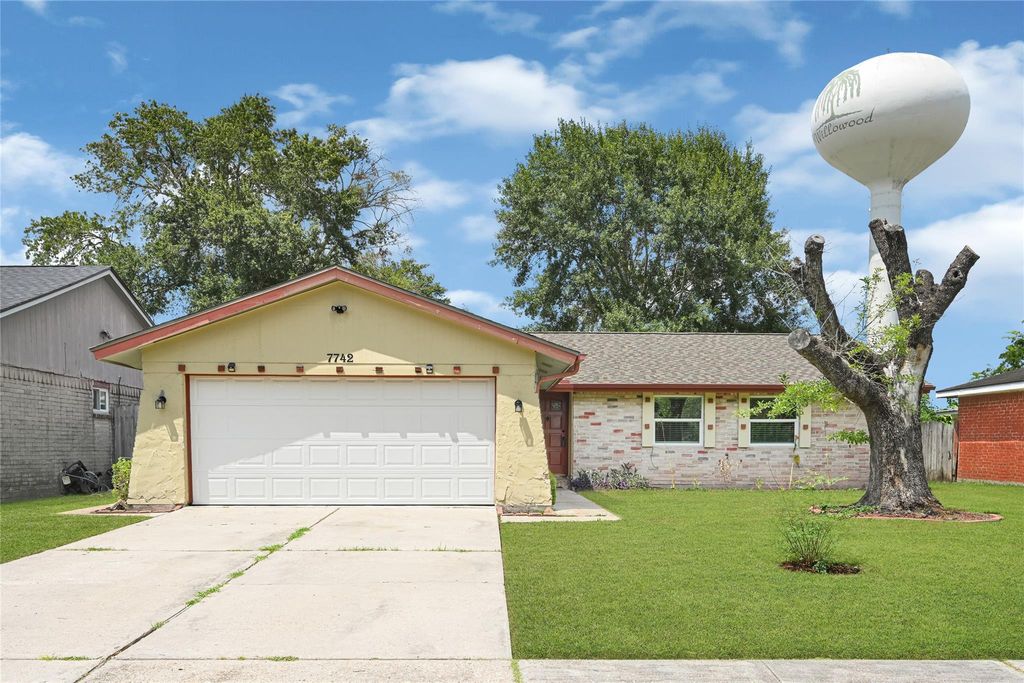 7742 Whidbey Island Drive, Houston, TX 77086