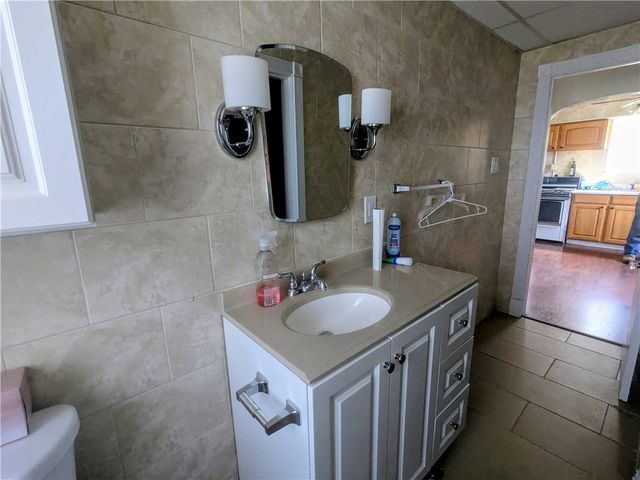 164 6th Ave, Aliquippa, PA 15001