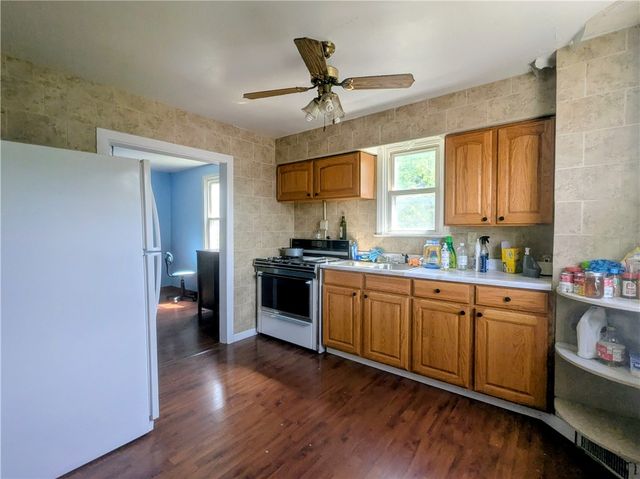 164 6th Ave, Aliquippa, PA 15001