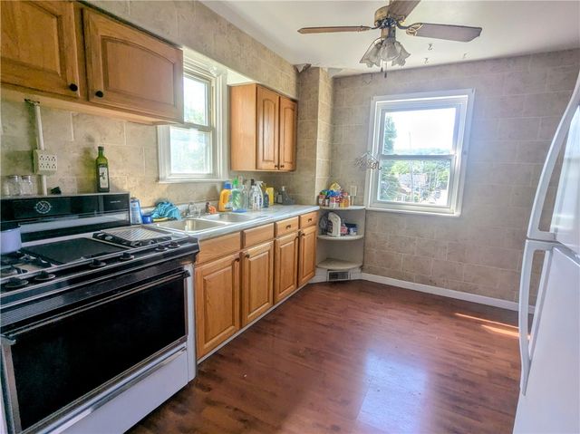 164 6th Ave, Aliquippa, PA 15001