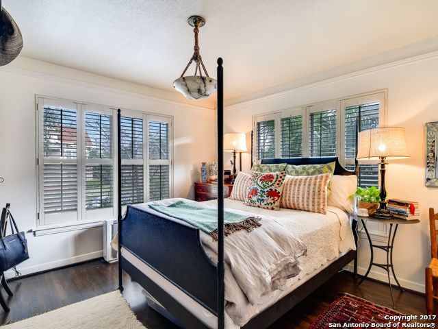 134 W Summit Ave, San Antonio, TX 78212