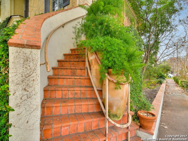 134 W Summit Ave, San Antonio, TX 78212