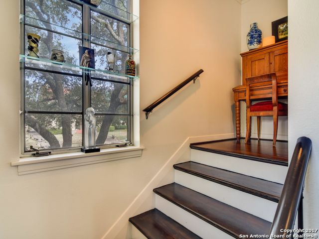 134 W Summit Ave, San Antonio, TX 78212