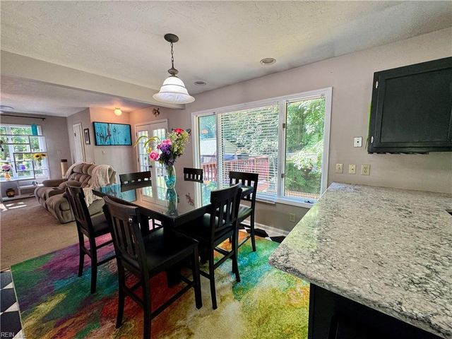 6 Foxcroft RD, Williamsburg, VA 23188