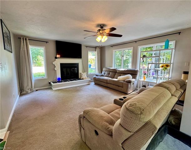 6 Foxcroft RD, Williamsburg, VA 23188