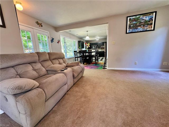 6 Foxcroft RD, Williamsburg, VA 23188