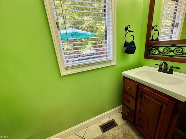 6 Foxcroft RD, Williamsburg, VA 23188