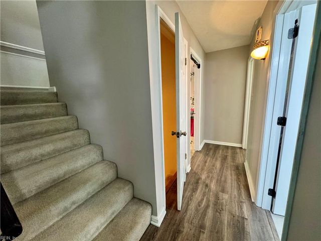 6 Foxcroft RD, Williamsburg, VA 23188