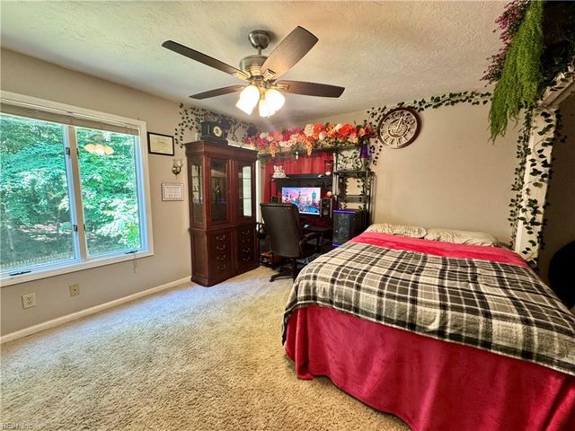 6 Foxcroft RD, Williamsburg, VA 23188