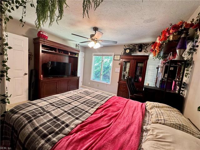 6 Foxcroft RD, Williamsburg, VA 23188