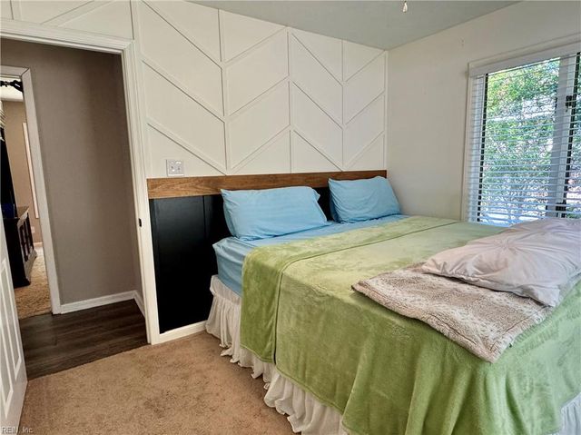 6 Foxcroft RD, Williamsburg, VA 23188