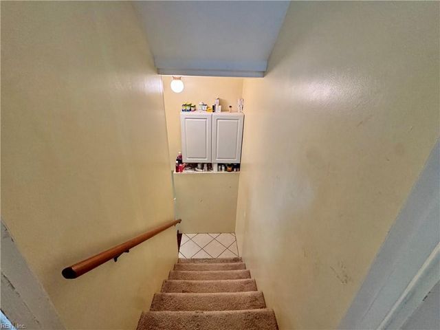 6 Foxcroft RD, Williamsburg, VA 23188