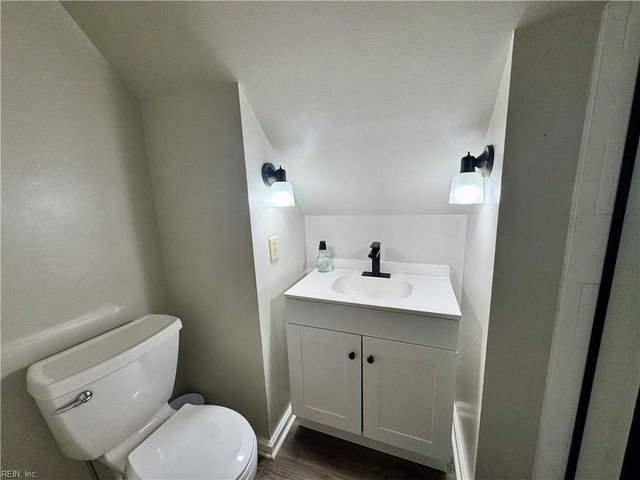 6 Foxcroft RD, Williamsburg, VA 23188