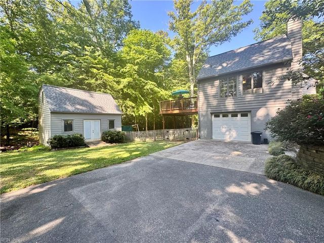 6 Foxcroft RD, Williamsburg, VA 23188