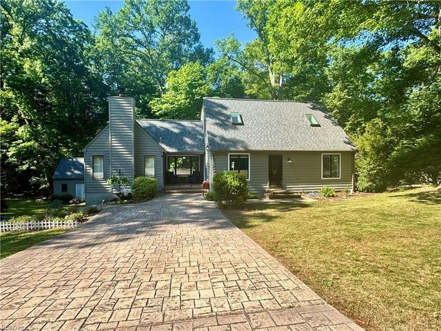 6 Foxcroft RD, Williamsburg, VA 23188