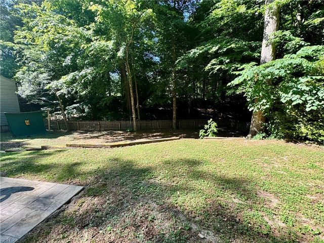 6 Foxcroft RD, Williamsburg, VA 23188