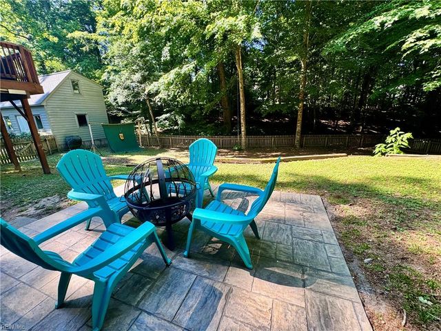 6 Foxcroft RD, Williamsburg, VA 23188