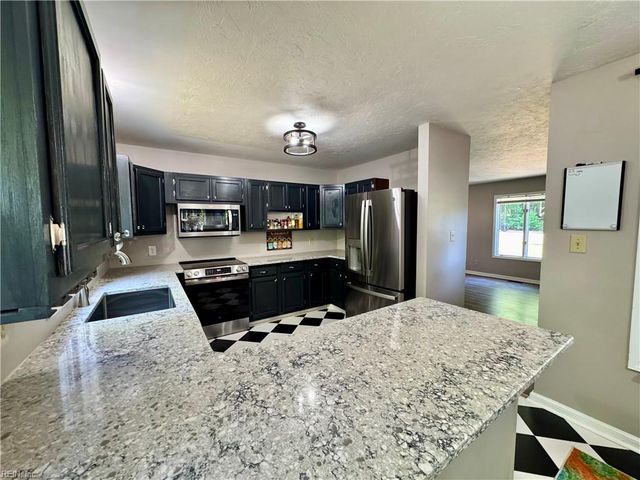 6 Foxcroft RD, Williamsburg, VA 23188