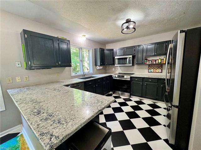 6 Foxcroft RD, Williamsburg, VA 23188